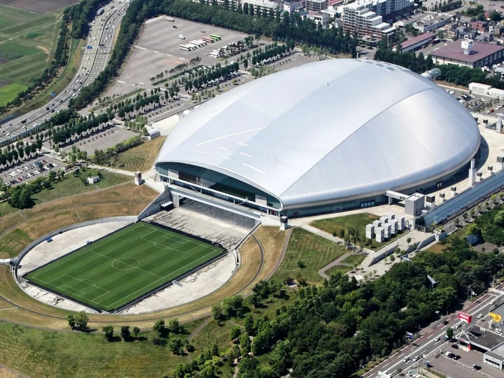 estadio sapporo cesped retractil